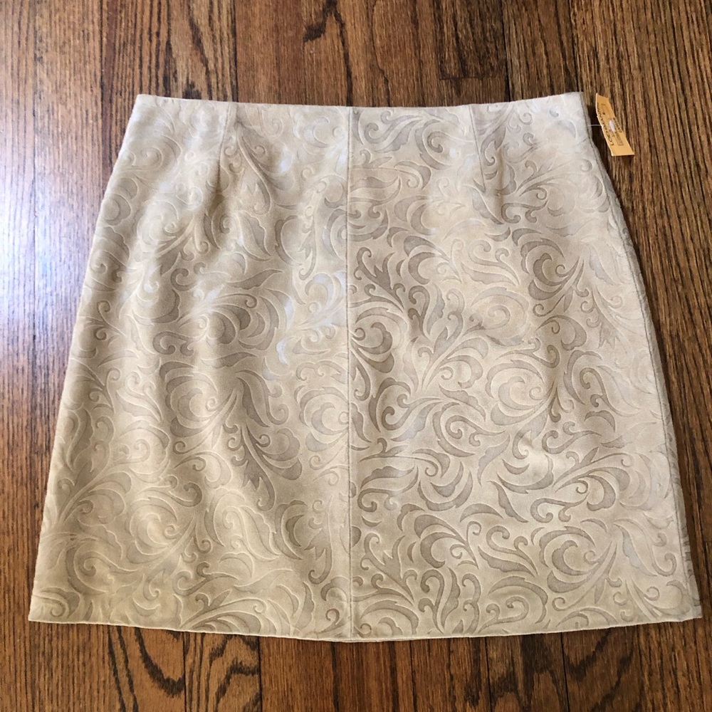 Suede skirt size 6
